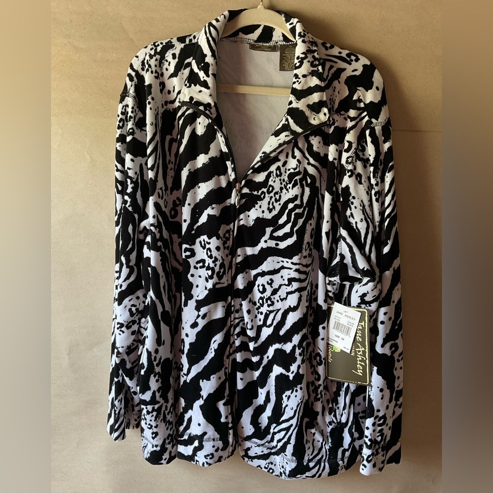 Jane Ashley Monochrome Animal Print Jacket NWT. Size 2X